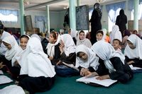 Unterricht in der Abu-Bakre-Sadiqu-Moschee. Foto: © Uli Reinhardt für Peace Counts
