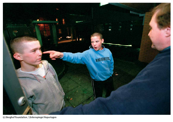 8. Nordirland: Zwei Exterroristen denken um 8. Nordirland: Zwei Exterroristen denken um