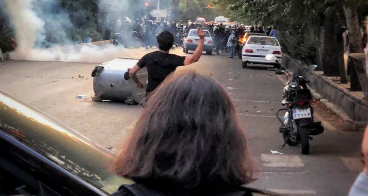 Proteste auf dem Keshavrz Boulvard im Iran im September 2022 | Wikipedia | Darafsh | CC BY-SA 4.0