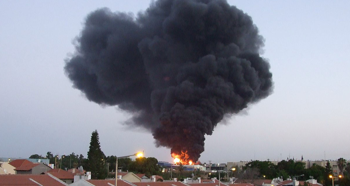Raketenexplosion | Wikipedia | Natan Flayer | CC BY-SA 3.0 Raketentreffer | Wikipedia | Natan Flayer | CC BY-SA 3.0