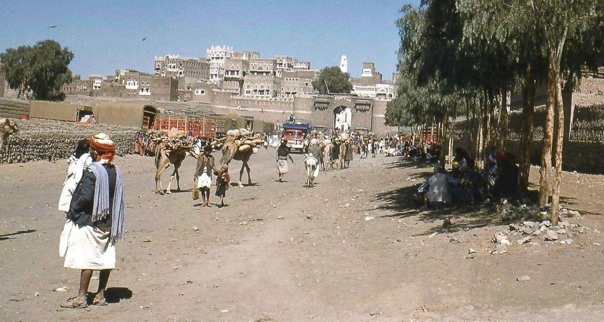 Blick auf die Taizz Road, kurz vor dem Bab al-Yaman in Sanaa | Wikipedia | W. Marek | CC BY-SA 3.0 de Blick auf die Taizz Road, kurz vor dem Bab al-Yaman in Sanaa | Wikipedia | W. Marek | CC BY-SA 3.0 de