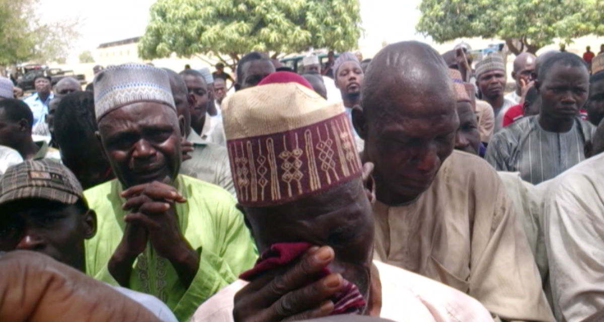 Eltern einiger Opfer der Chibok-Entführung von 2014 trauern um ihre Opfer. | Wikipedia | VOA | Gemeinfrei Eltern einiger Opfer der Chibok-Entführung von 2014 trauern um ihre Opfer. | Wikipedia | VOA | Gemeinfrei