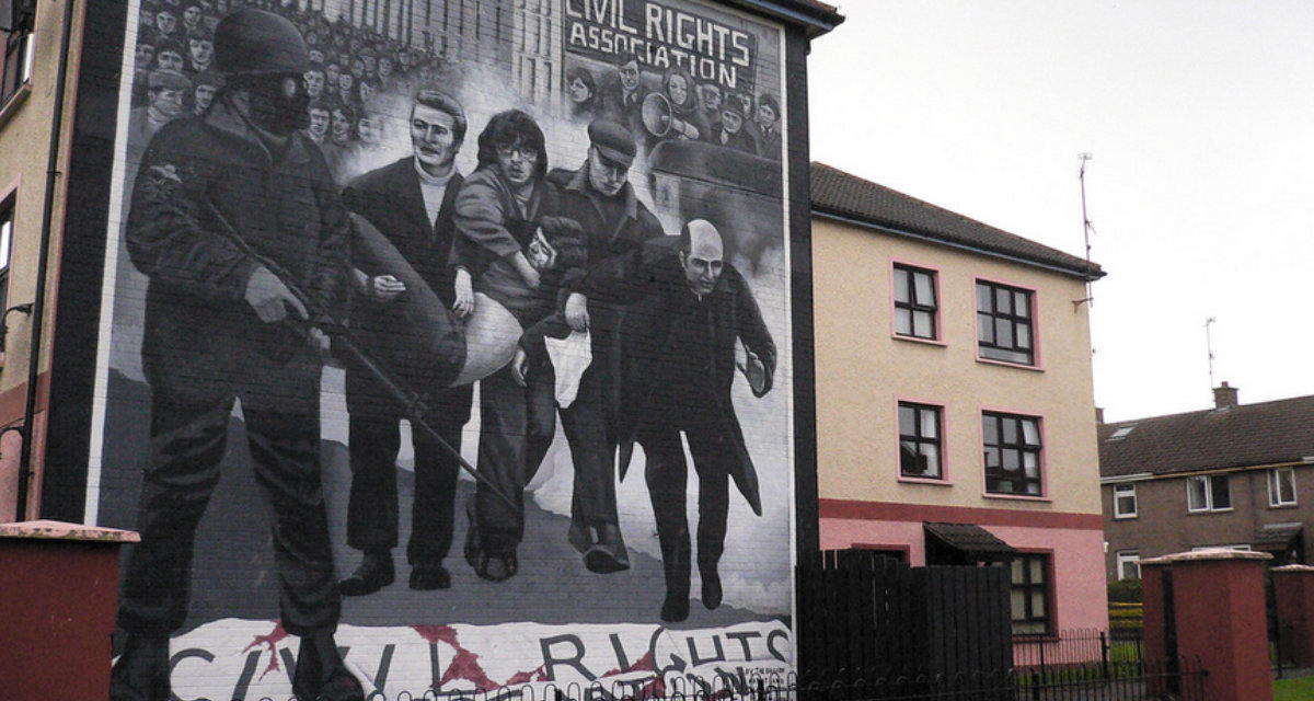 Derry in Nordirland - Wandmalerei „Bloody Sunday" 1972 | flickr | Nina Stössinger | CC BY-SA 2.0 Derry in Nordirland - Wandmalerei „Bloody Sunday" 1972 | flickr | Nina Stössinger | CC BY-SA 2.0