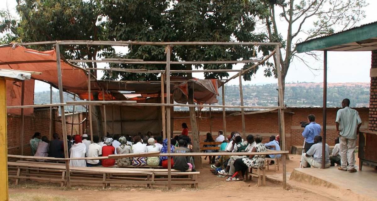 Gacaca-Prozess in Ruanda | Wikipedia | Scott Chacon | CC BY 2.0 Gacaca-Prozess in Ruanda | Wikipedia | Scott Chacon | CC BY 2.0
