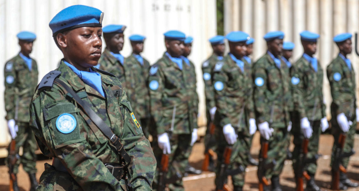 UN-Friedenssoldaten: Ruandisches Luftfahrtpersonal erhält Medaillen | UNMISS | flickr | CC BY-NC-ND 2.0 UN-Friedenssoldaten: Ruandisches Luftfahrtpersonal erhält Medaillen | UNMISS | flickr | CC BY-NC-ND 2.0