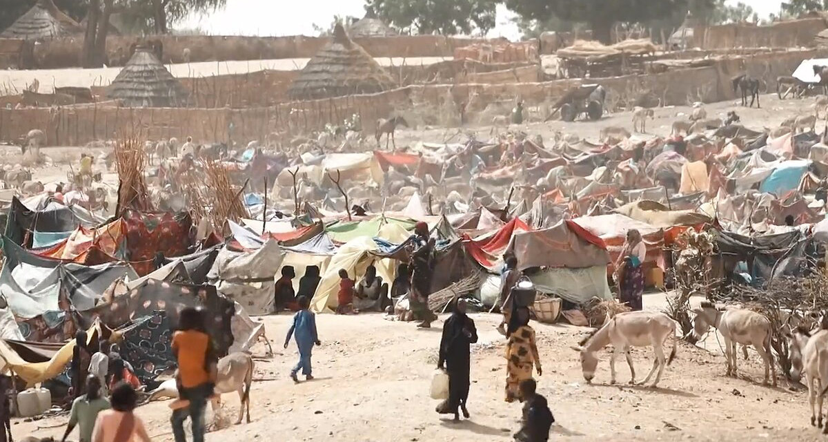 Sudanesische Flüchtlinge im Tschad | Wikipedia | Henry Wilkins/VOA | public domain Sudanesische Flüchtlinge im Tschad | Wikipedia | Henry Wilkins/VOA | public domain
