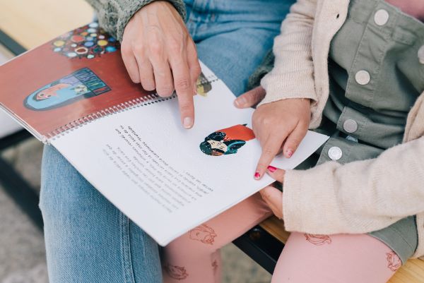 Kind liest Kinderbuch | Pexels Leeloo Thefirst