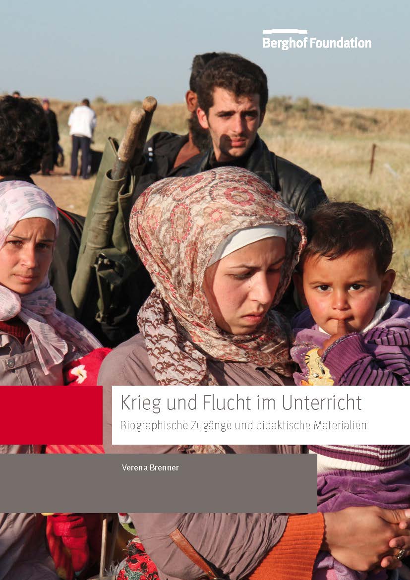 Titelbild der Broschüre Krieg und Flucht im Unterricht. Biographische Zugänge und didaktische Materialien. Menschen auf der Flucht. Frau mit Kind auf dem Arm. Titelbild der Broschüre Krieg und Flucht im Unterricht. Biographische Zugänge und didaktische Materialien. Menschen auf der Flucht. Frau mit Kind auf dem Arm.